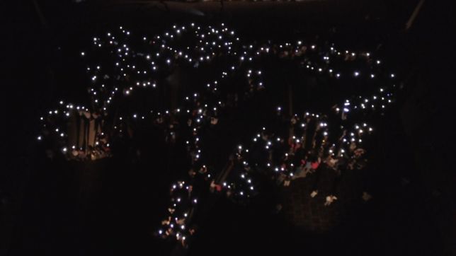 las malvinas brillaron en medio de la noche con una emotiva intervencion en plaza moreno