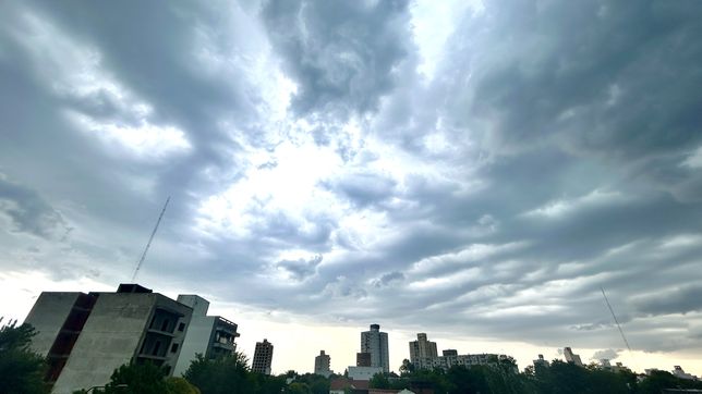 jueves nublado en la plata y con amenaza de tormentas y chaparrones