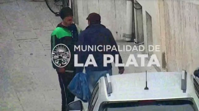 video: un grupo de trapitos se peleo con cuchillos a metros del ministerio de seguridad
