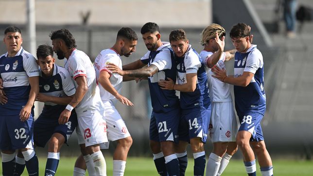 la situacion de la pareja de centrales de gimnasia y cual puede ser el futuro de cada uno