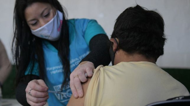 arranco el operativo de vacunacion contra el covid-19 casa por casa en la plata