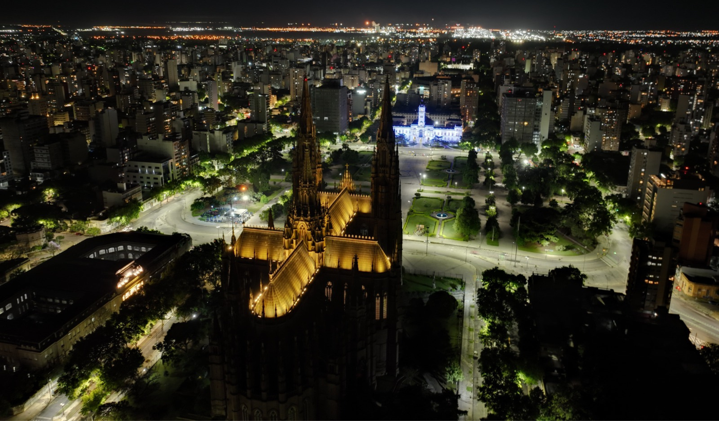 Catedral de La Plata iluminada.png