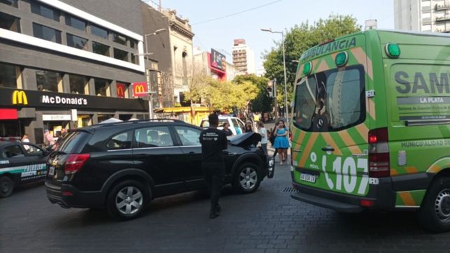fuerte choque con heridos y polemica entre una patrulla y una camioneta en 8 y 50