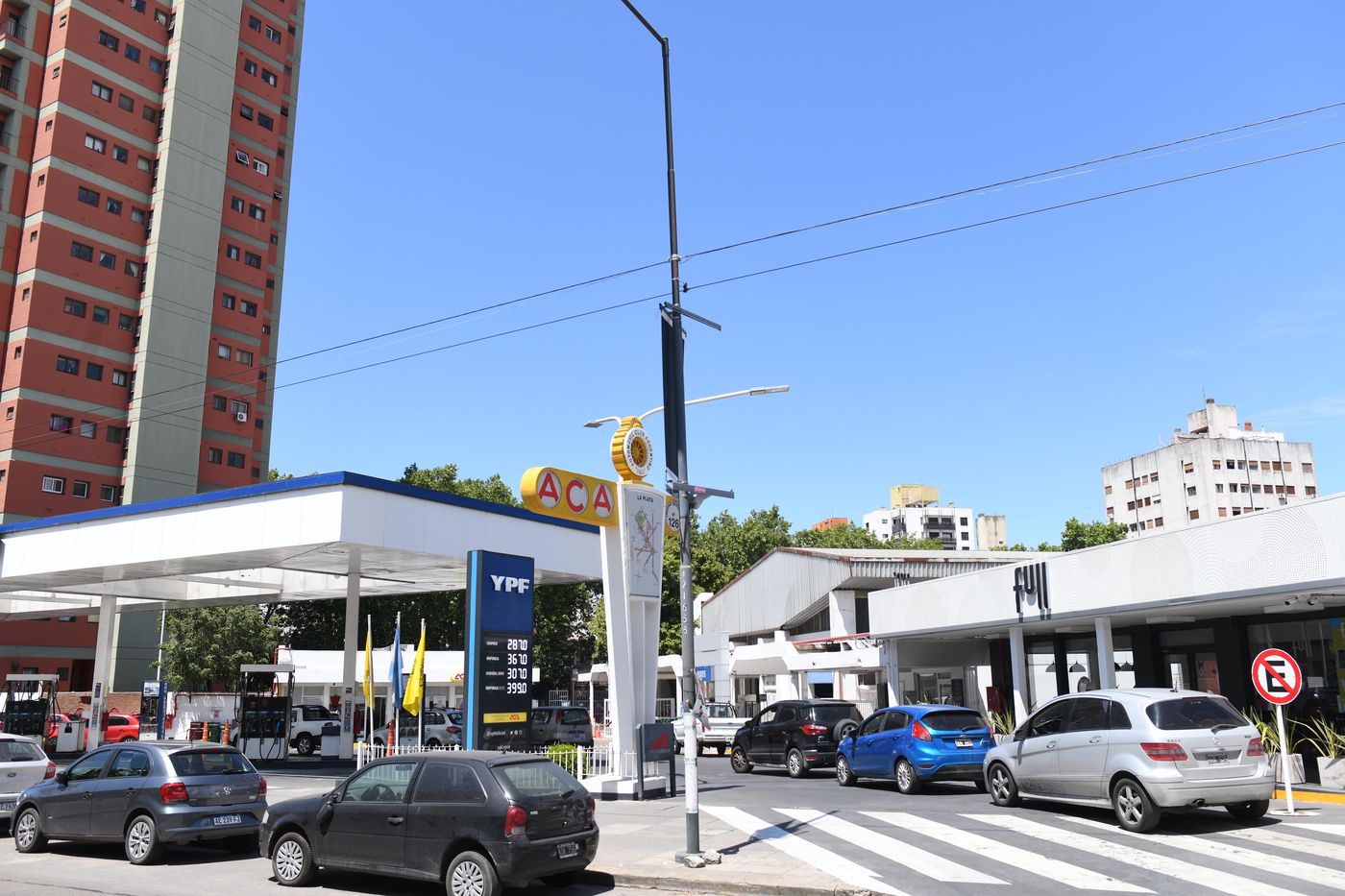 Nafta Combustibles Estaciones de servicios (7).jpg