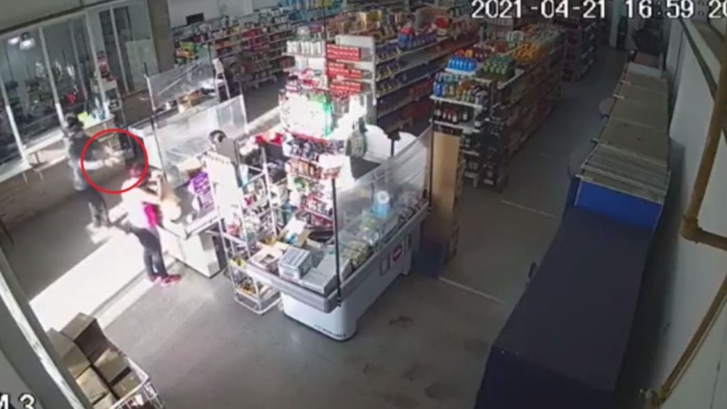 VIDEO: Otro violento robo en un supermercado de La Plata enciende alarmas