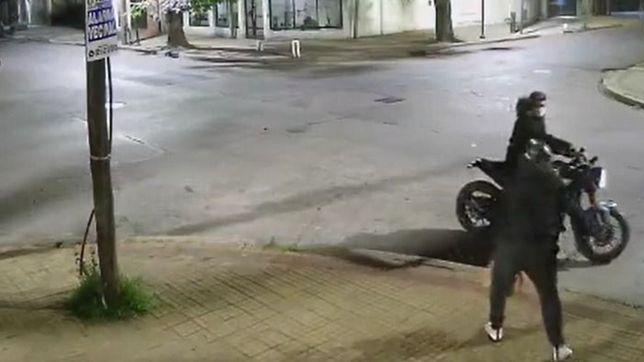 video: corridas, armas y tension en un violento asalto de motochorros en la plata