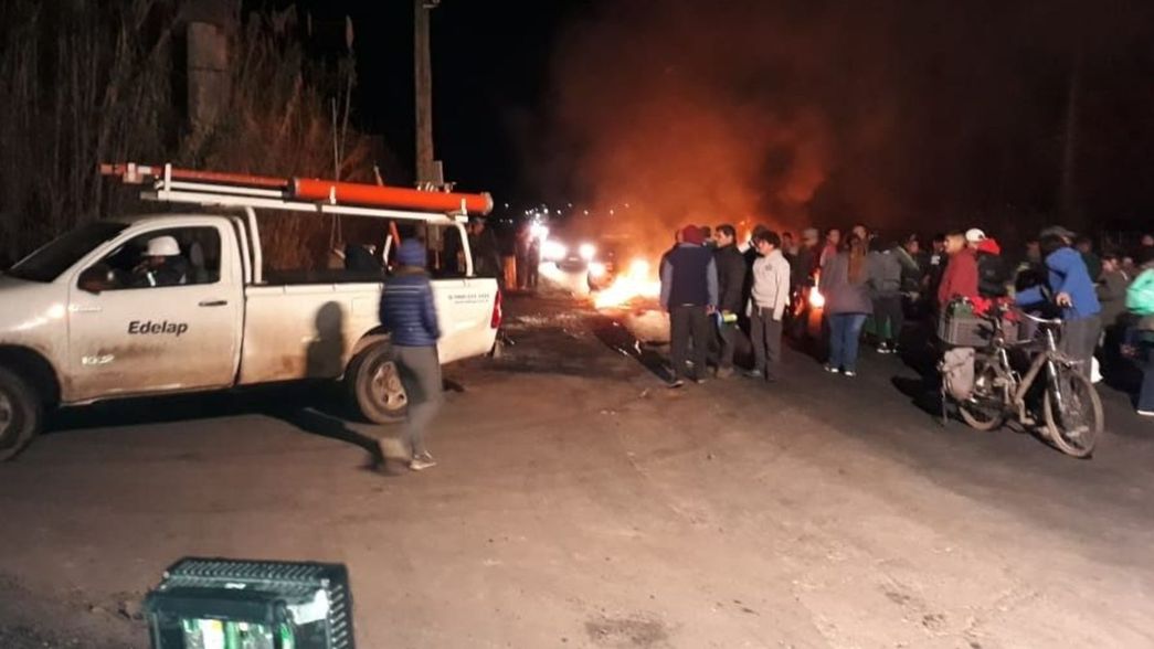 La luz todavía no volvió en varios puntos de la zona norte y los vecinos salen a la calle