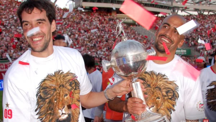 La foto que subió Juan Sebastián Verón fundido en un abrazo con Agustín Alayes que alimentan su regreso