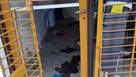 Delincuentes saquearon un local de ropa de La Plata y se llevaron cerca de $7.000.000 en mercadería Delincuentes saquearon un local de ropa de La Plata y se llevaron cerca de $7.000.000 en mercadería