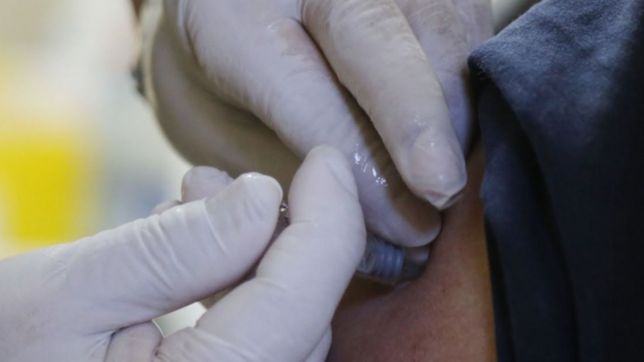 la municipalidad recorre barrios de la plata para completar el calendario de vacunacion