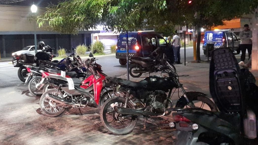 Le estaban haciendo una multa de tránsito en Berisso y se dio a la fuga