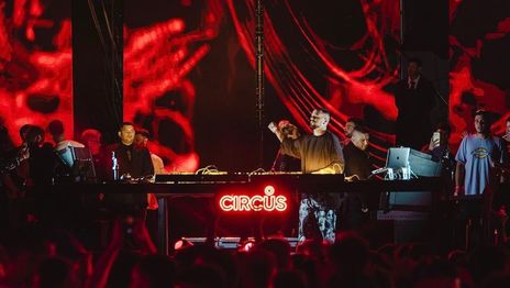Performances circenses, proyecciones visuales y diseño de escenarios: así será el segundo aniversario de Circus