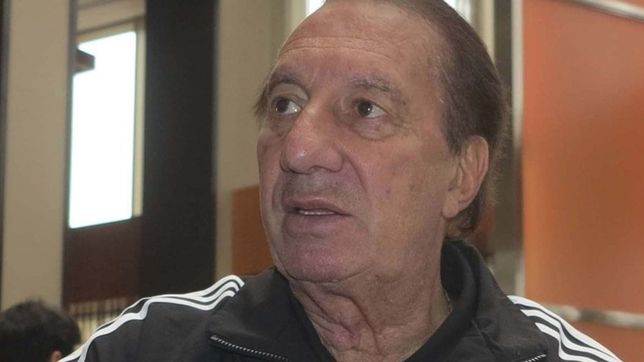 en terapia y con pronostico reservado: el parte medico de carlos bilardo