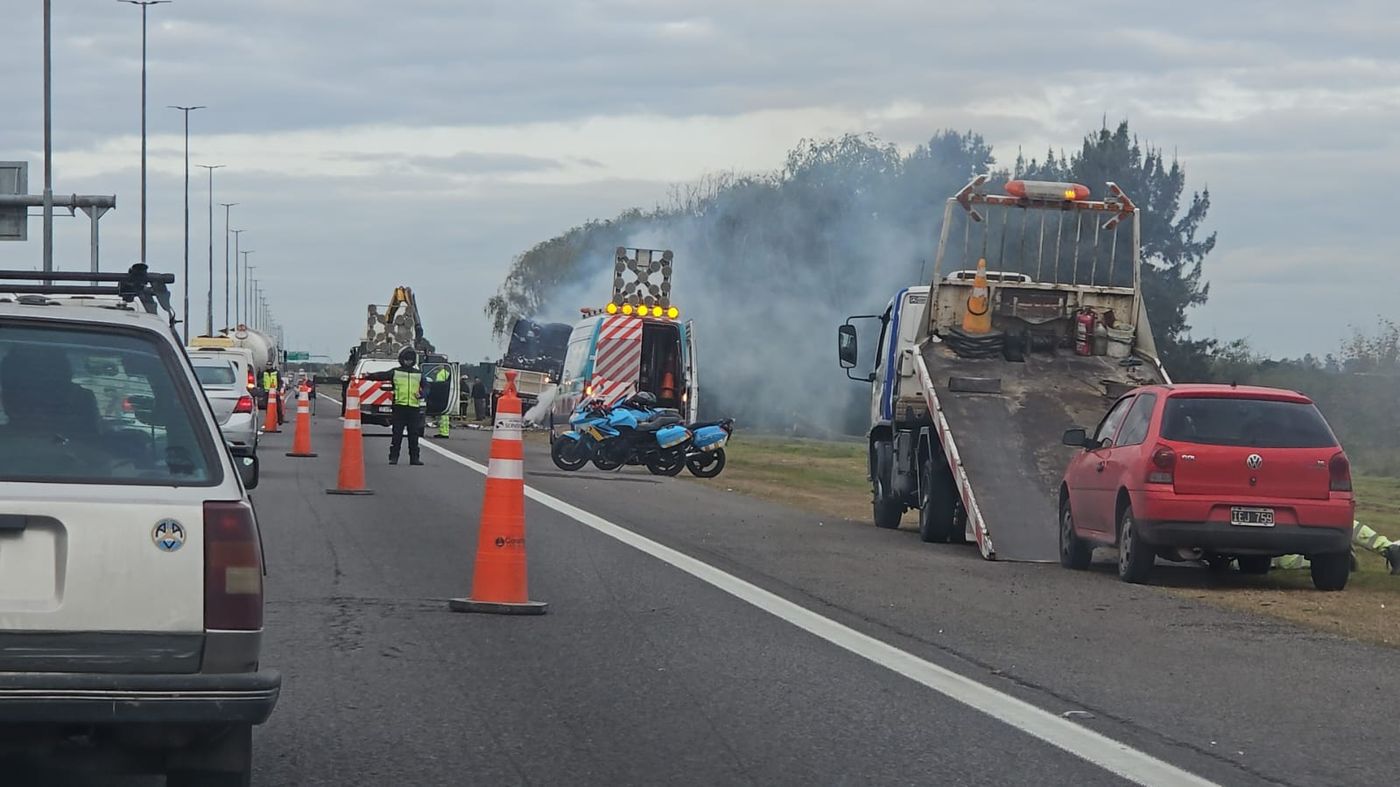 Incendio en Autopista La Plata - Buenos Aires.jpeg
