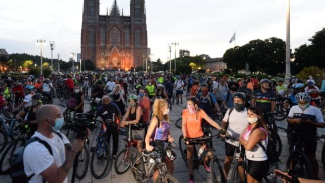 ciclistas hicieron una bicicleteada por la plata tras brutal crimen de santiago stirz