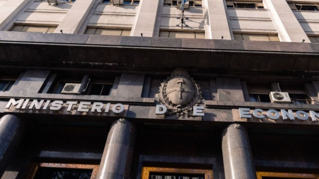 Evacuaron el Ministerio de Economía por un principio de incendio