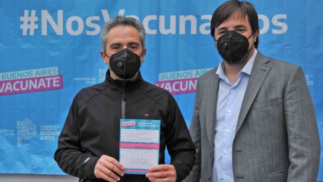 como maximo kirchner, andres larroque tambien se vacuno contra el covid-19 en la plata