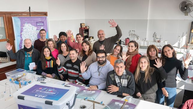 la fundacion ypf capacito a docentes y entrego kits de laboratorio