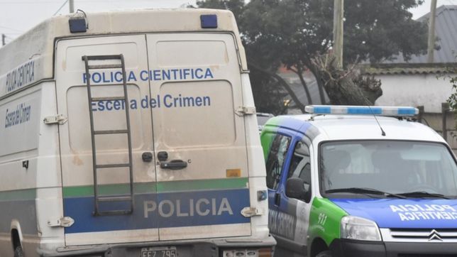 detienen a un hombre que fue filmado sacando de su casa el cadaver de un vecino