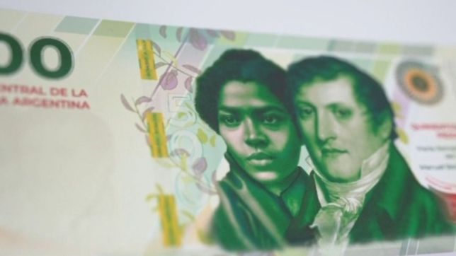 el gobierno presento los nuevos billetes con el regreso de proceres y heroinas