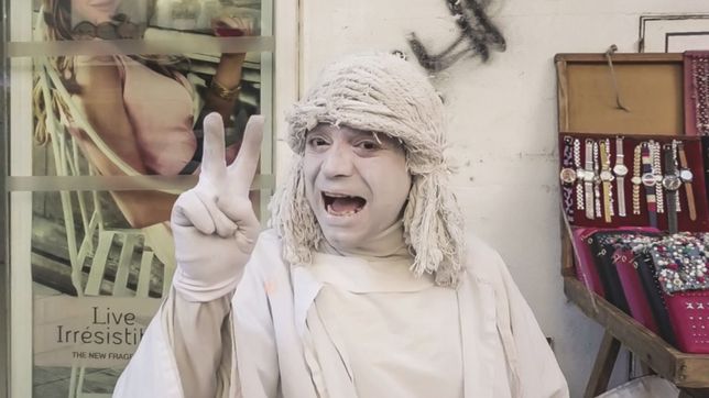 hablo la estatua de calle 8, dio su version de la pelea y lanzo una particular campana