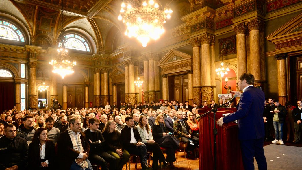 Repondrán todos los vitrales y restaurarán el histórico Salón Dorado de la Municipalidad