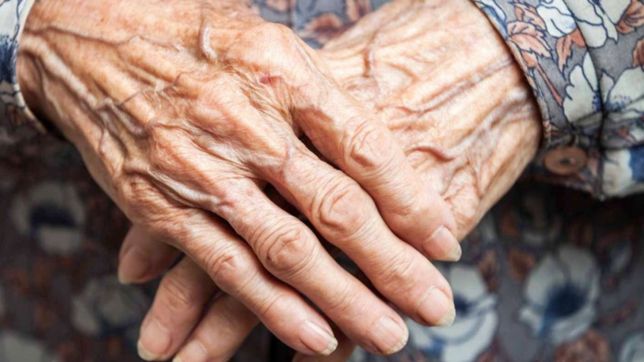 sorprendio a una abuela mientras dormia en su casa de tolosa y se llevo todos sus ahorros