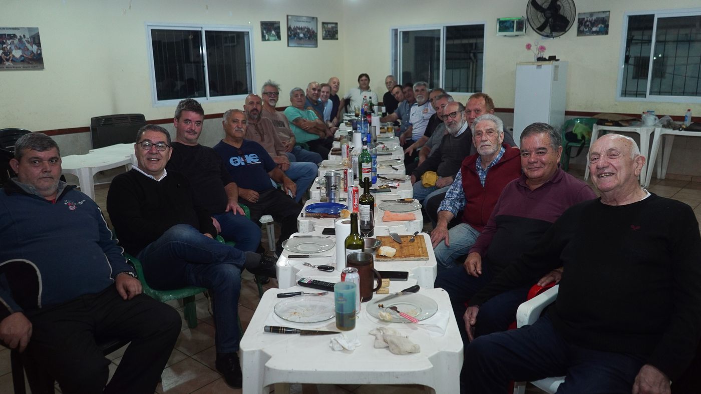 Socios y miembros de la CD del Gutemberg, en uno de sus últimos encuentros a inicios de mayo de este año