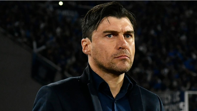 el cacique medina llega a la plata, firma con el pincha y dirige su primer entrenamiento