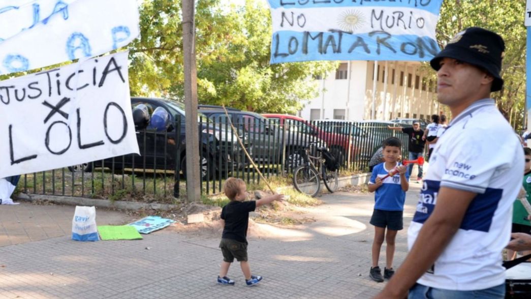 Convocan a una marcha en pleno centro de La Plata para pedir justicia por Lolo Regueiro