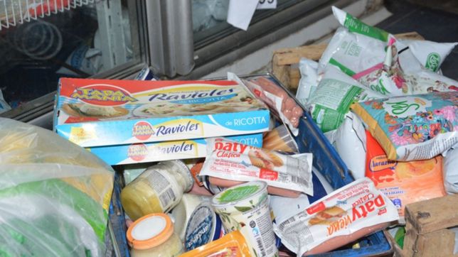 porotos, quesos y leche para bebes: que habia en el supermercado clausurado