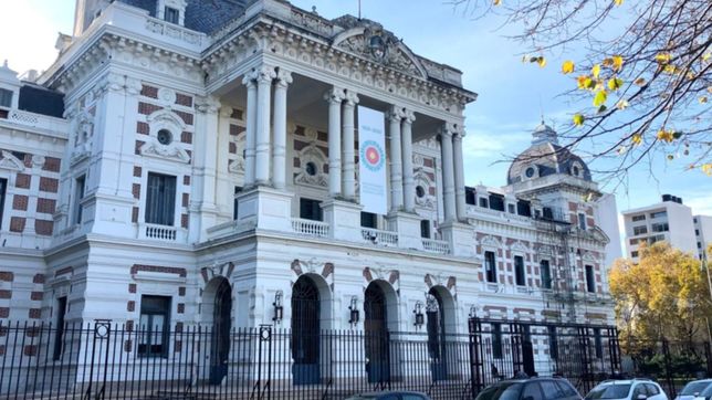 el gobierno bonearense reabrio la paritaria con estatales: ¿que aumento piden los gremios?