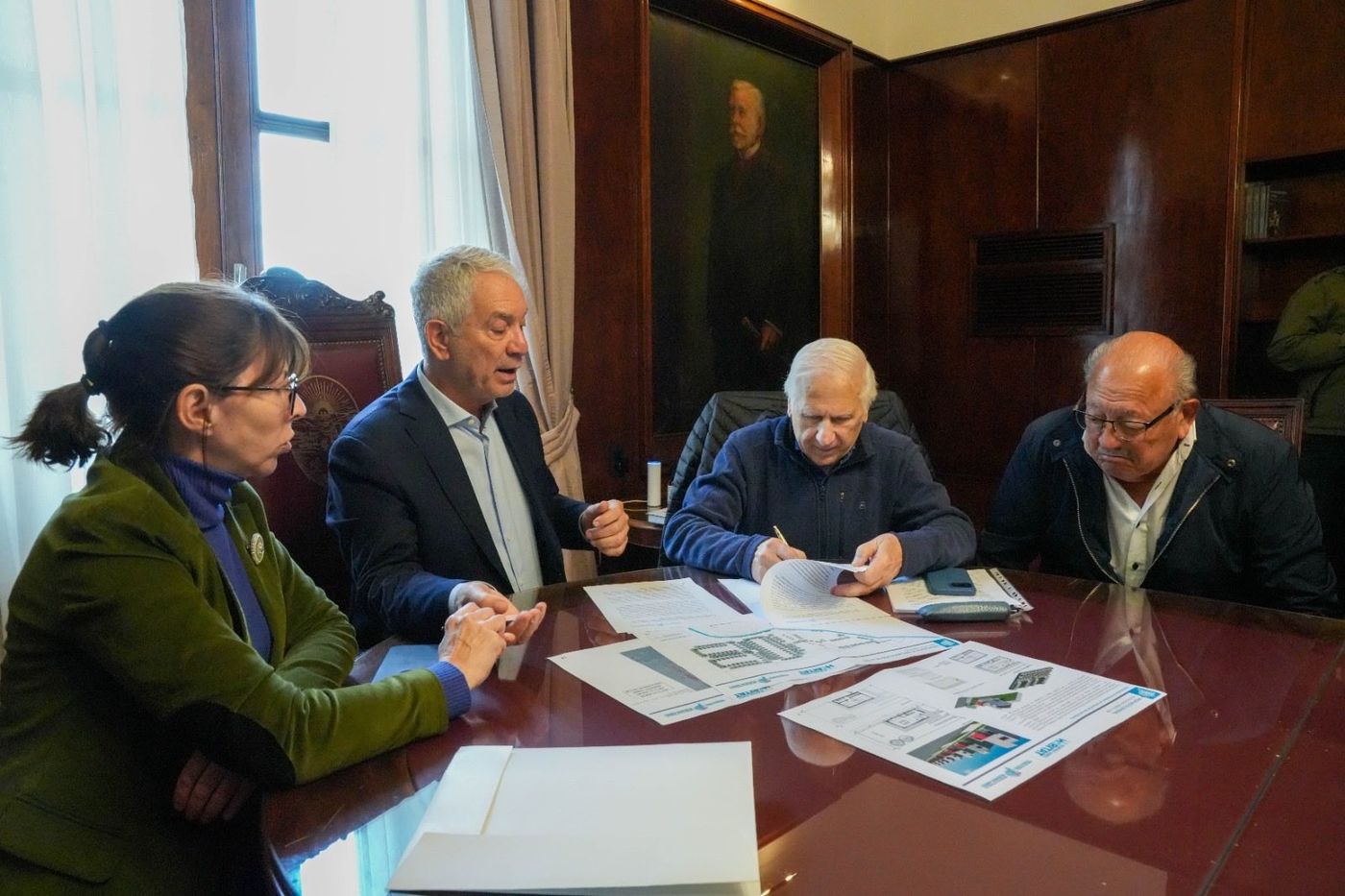 La firma del convenio entre Silvina Batakis y Julio Alak para avanzar con el plan de viviendas en el sur de La Plata