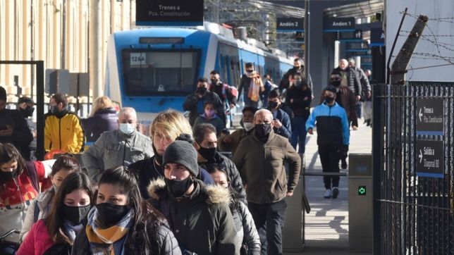 micros, trenes y aviones: ¿quienes pueden viajar y que tramite deben hacer?