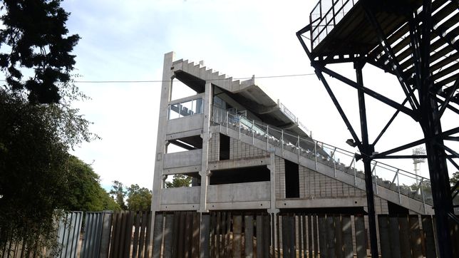 se supo que pasara con la escalera de la platea nestor basile y los proyectos del bosque