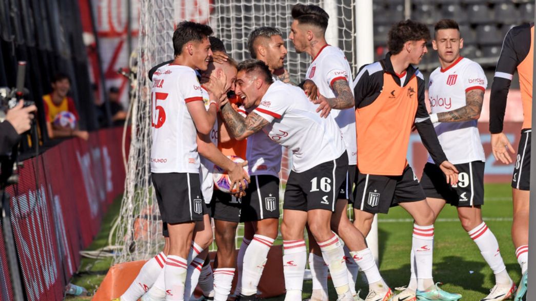 Un jugador volvió a Estudiantes pero no será tenido en cuenta y entrena apartado