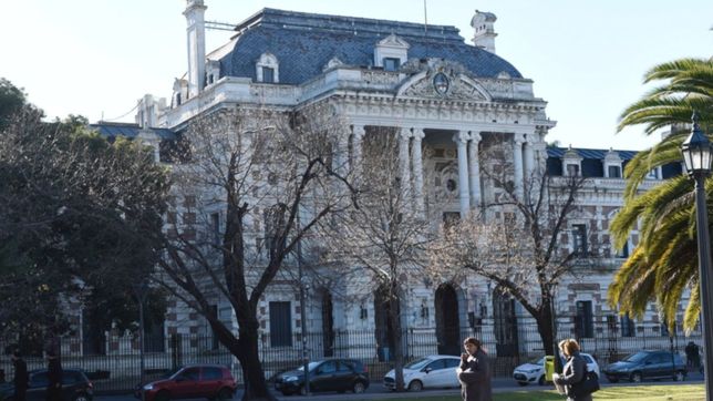 axel kicillof anunciara un aumento del 60% para todos los estatales bonaerenses