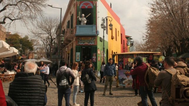 los turistas extranjeros podran cambiar hasta 5 mil dolares al tipo de cambio financiero