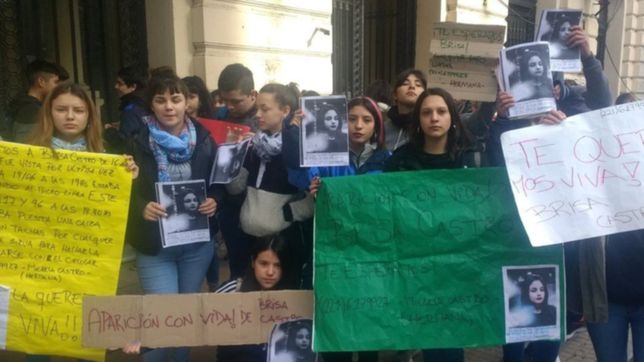 estudiantes de la escuela de 18 y 71 se movilizaron por la desaparicion de brisa castro