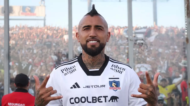 arturo vidal saco pecho por la victoria de huachipato sobre estudiantes