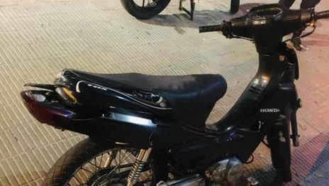 Fue a cargar nafta en una moto robada y terminó preso