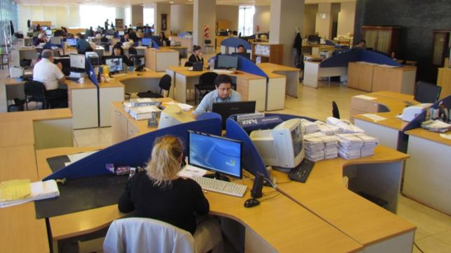 avanza la idea de reducir la jornada laboral en argentina y pagar un bono de fin de ano