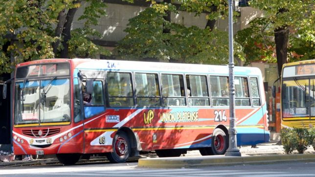 se levanto el paro y los micros circulan normalmente en la plata
