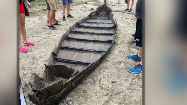 limpiaban el arroyo el pescado y encontraron una barca antigua: ¿de cuando es?