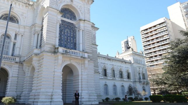 asueto administrativo por el dia del empleado municipal: ¿como funcionaran los servicios en la plata?