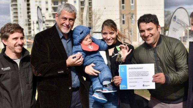 ferraresi encabezo una nueva entrega de viviendas en la ciudad autonoma de buenos aires