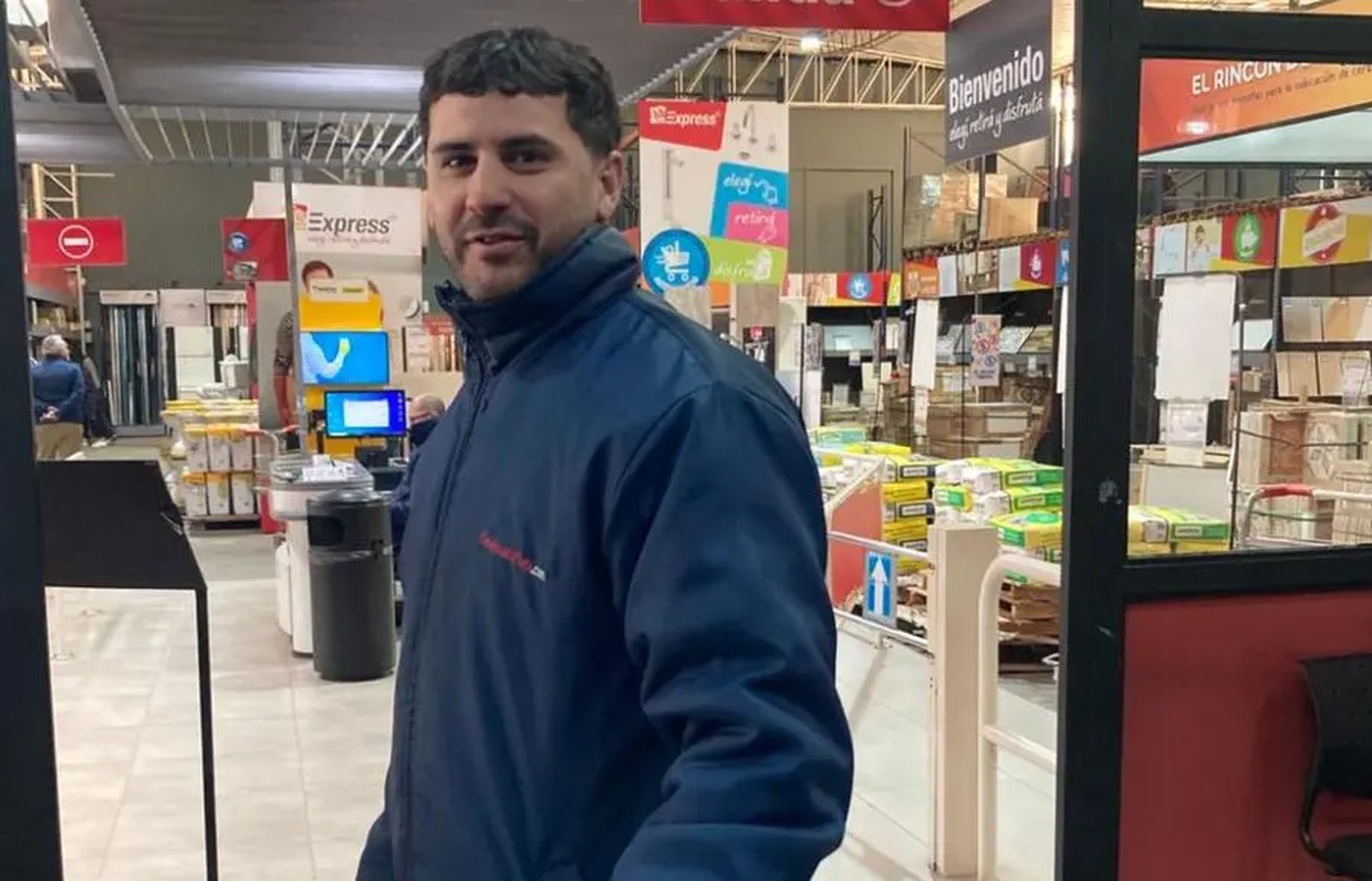 Mariano Martín le devolvió una importante cantidad de dinero a una jubilada de La Plata. Mariano Martín le devolvió una importante cantidad de dinero a una jubilada de La Plata.