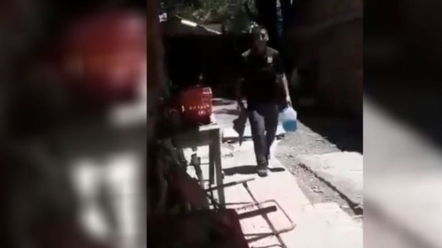 video: el momento en el que un hombre amenazo con prender fuego a su familia en la plata