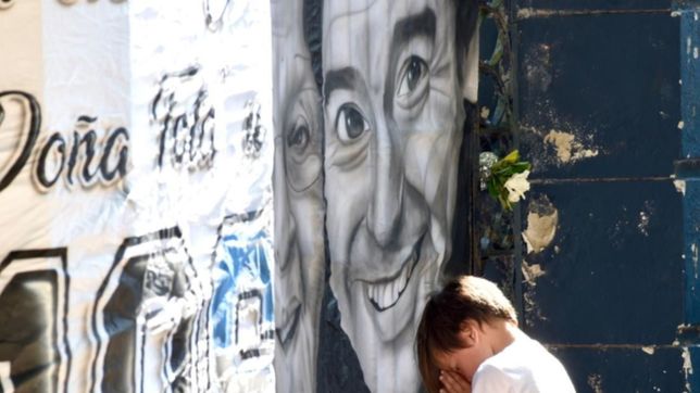 murio maradona: la despedida de los hinchas de gimnasia en el bosque