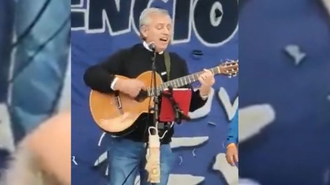 video: alberto canto una de nebbia y dio un mensaje de unidad